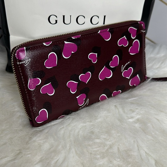 💯Authentic Gucci Heart Prints Long Wallet 🍀 - Picture 4 of 12